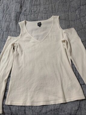 GAP White Ribbed Cold-Shoulder V-Neck Long Sleeve Top